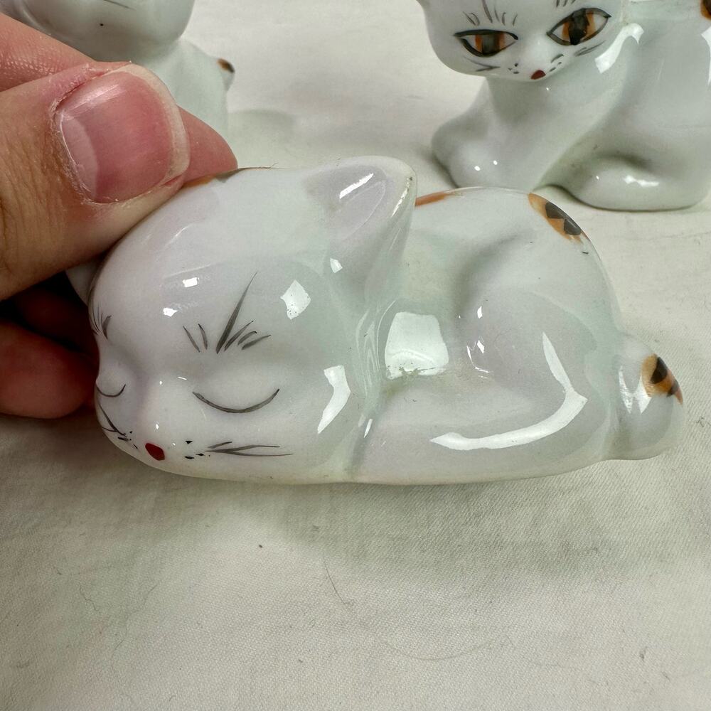 VTG Set 4 Porcelain Cat Figurines White & Tricolored Collectible Miniatures - Picture 5 of 9